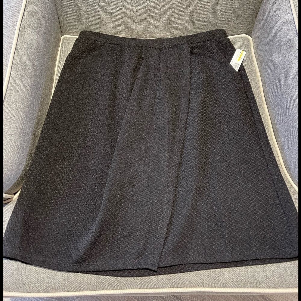 New Directions midi stretchy skirt with pleats and pockets NWT